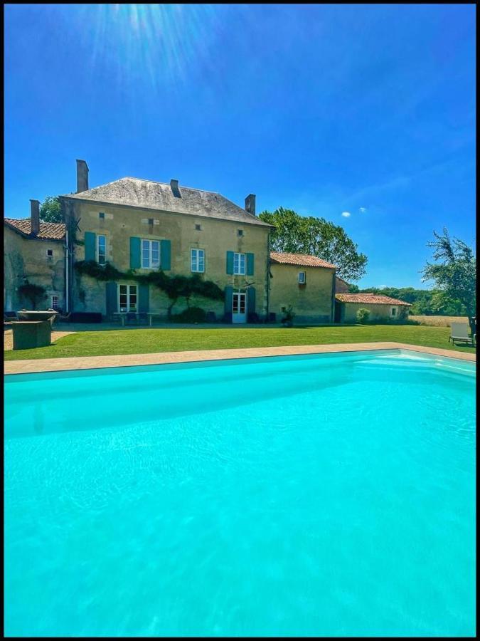 Bed and Breakfast Les maisons du bonheur à Château-Garnier Extérieur photo