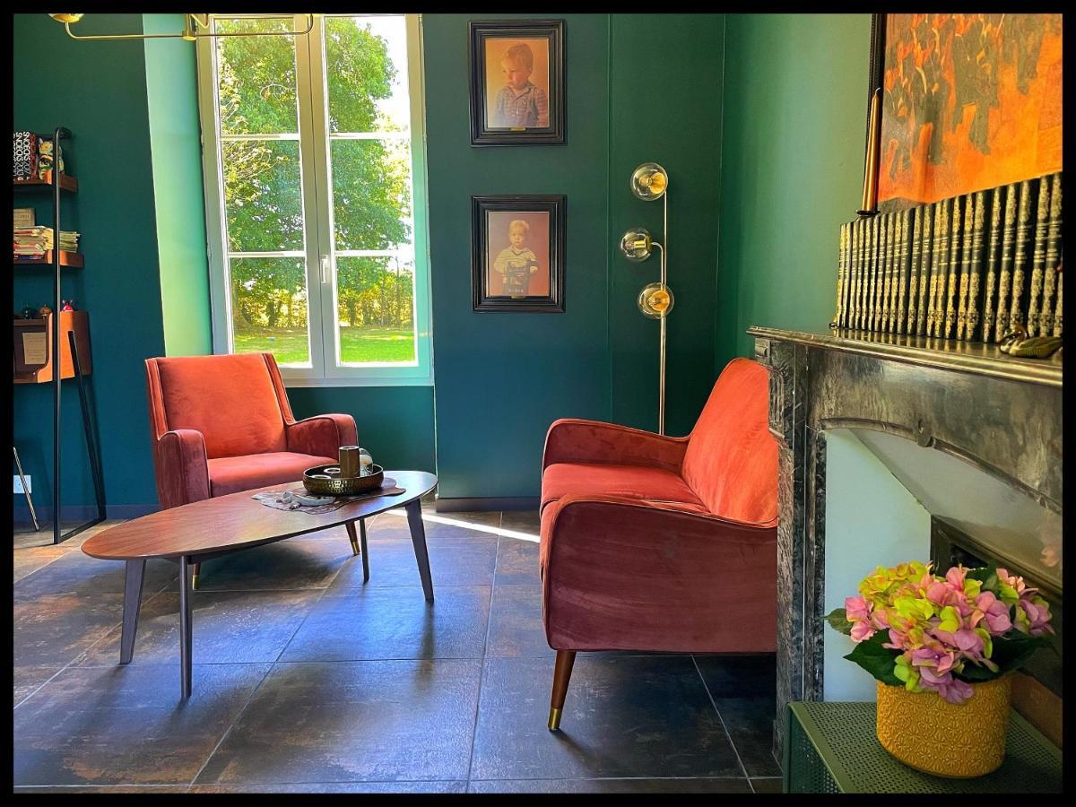 Bed and Breakfast Les maisons du bonheur à Château-Garnier Extérieur photo