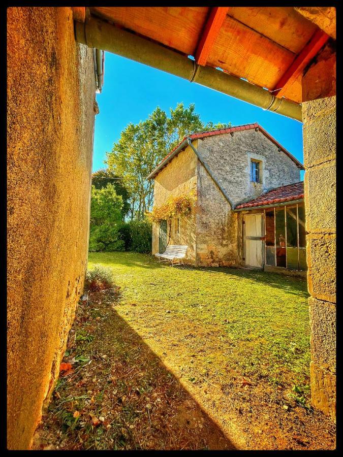 Bed and Breakfast Les maisons du bonheur à Château-Garnier Extérieur photo