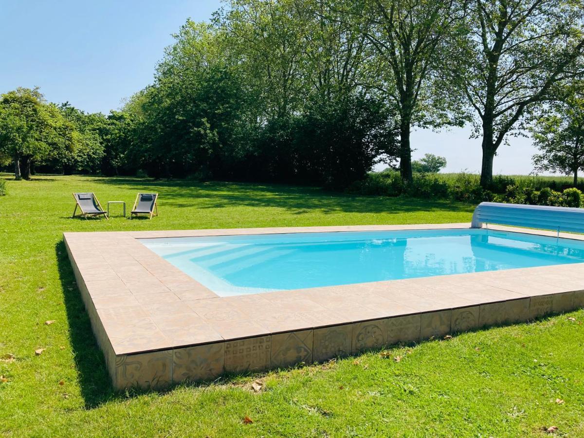 Bed and Breakfast Les maisons du bonheur à Château-Garnier Extérieur photo