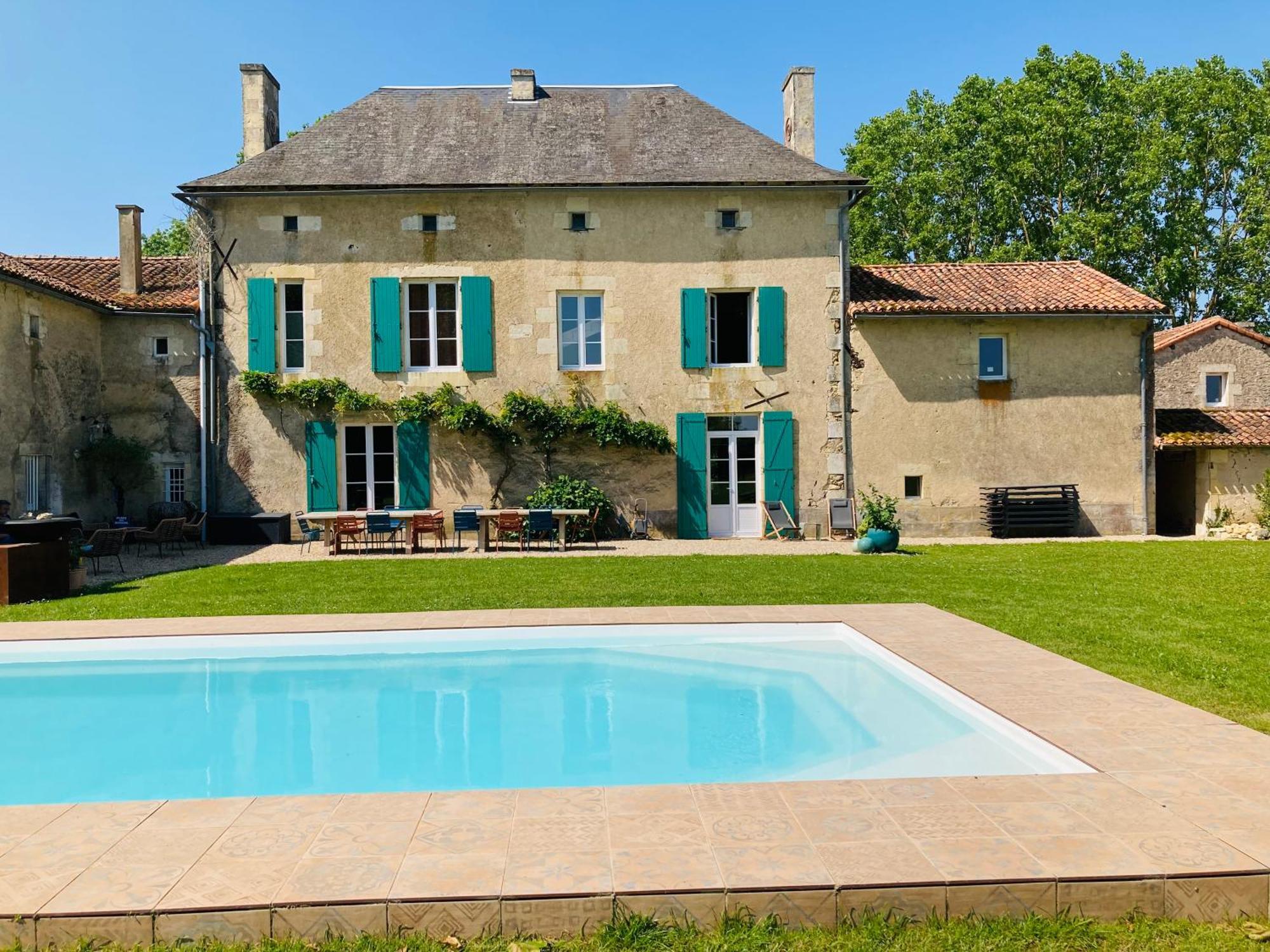 Bed and Breakfast Les maisons du bonheur à Château-Garnier Extérieur photo